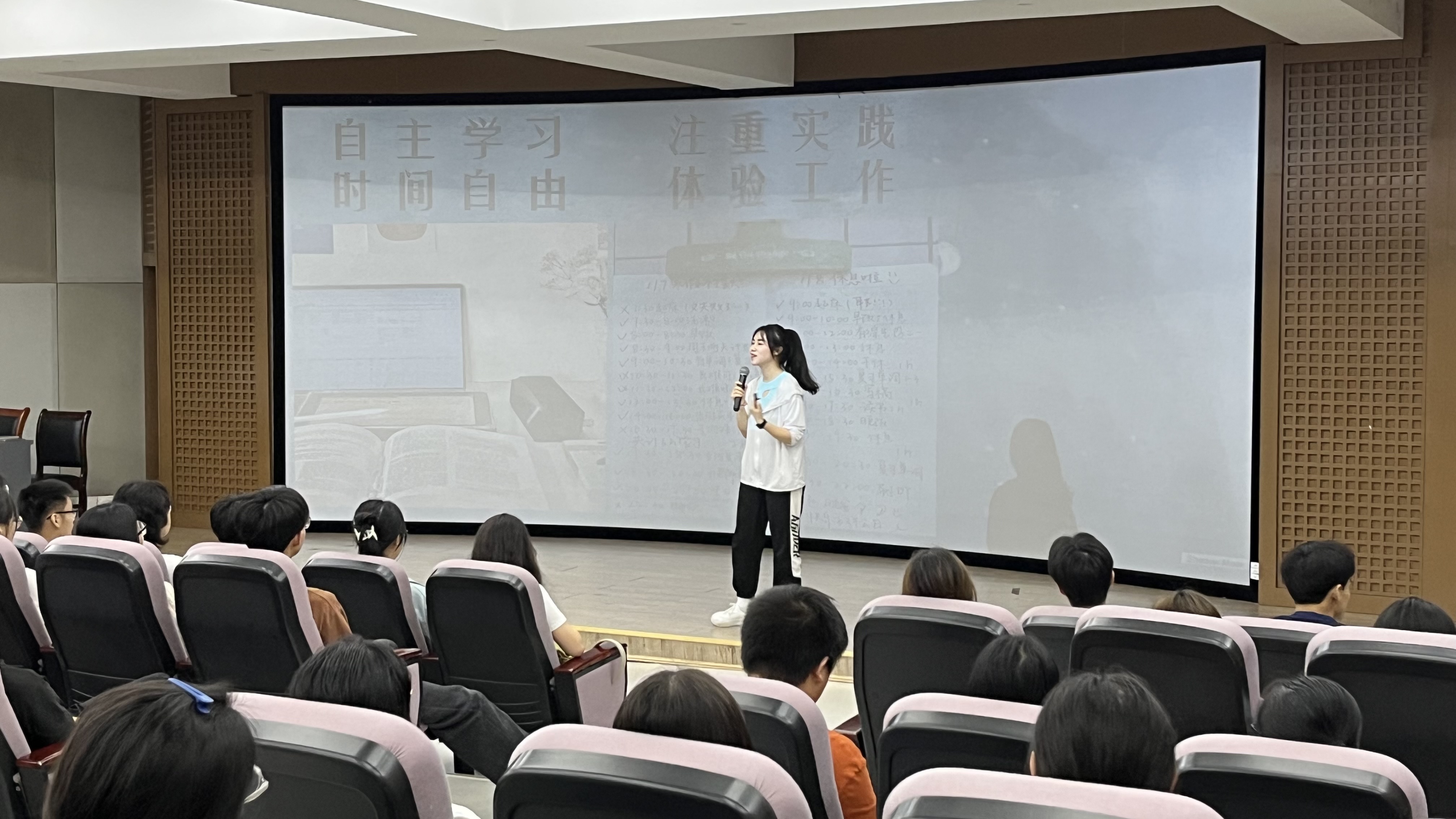 BhCn_1686055132140051700.png 榜样宣讲7-罗兴宇.png