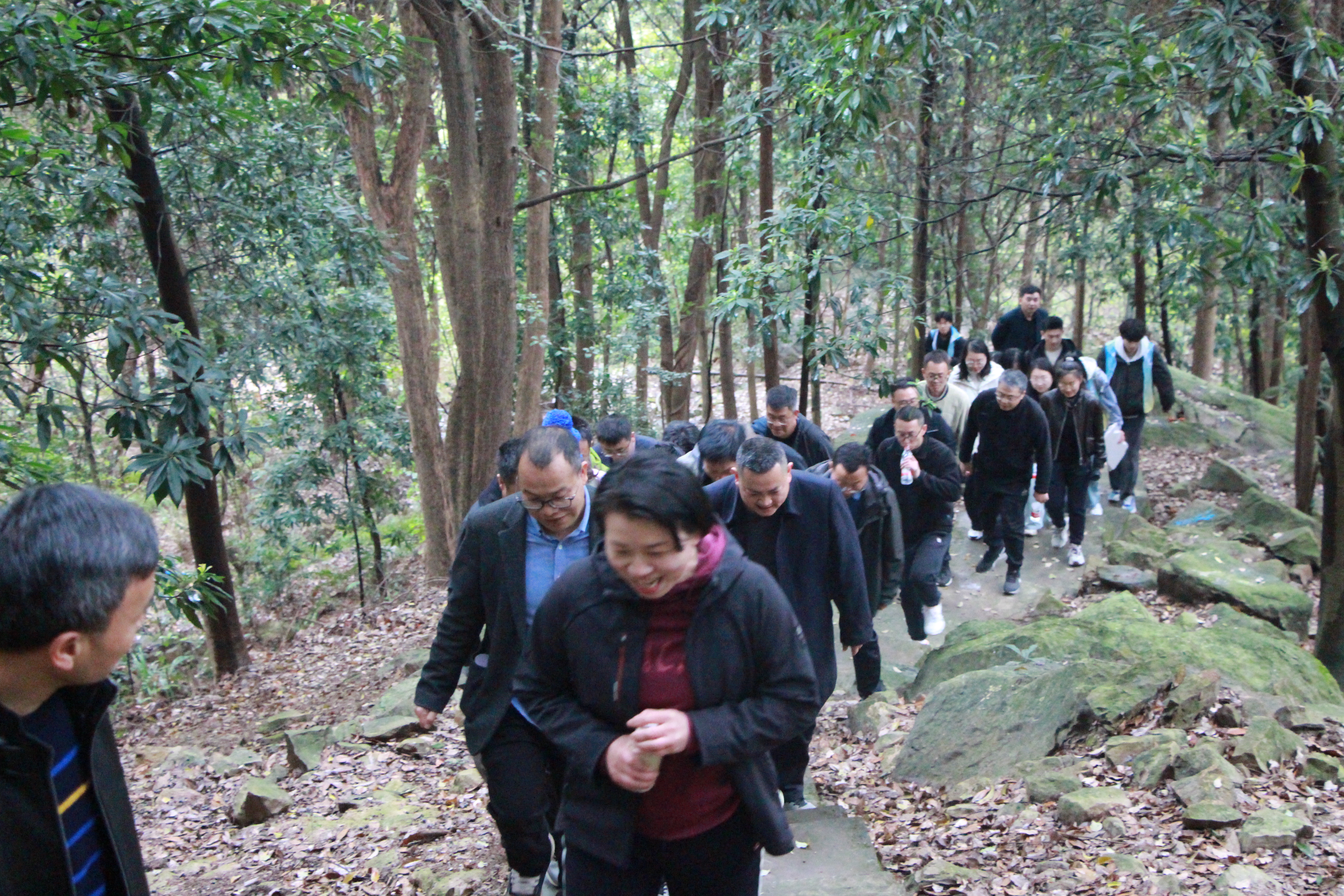uJXZ_1773647625453065489.jpg 登山过程.jpg