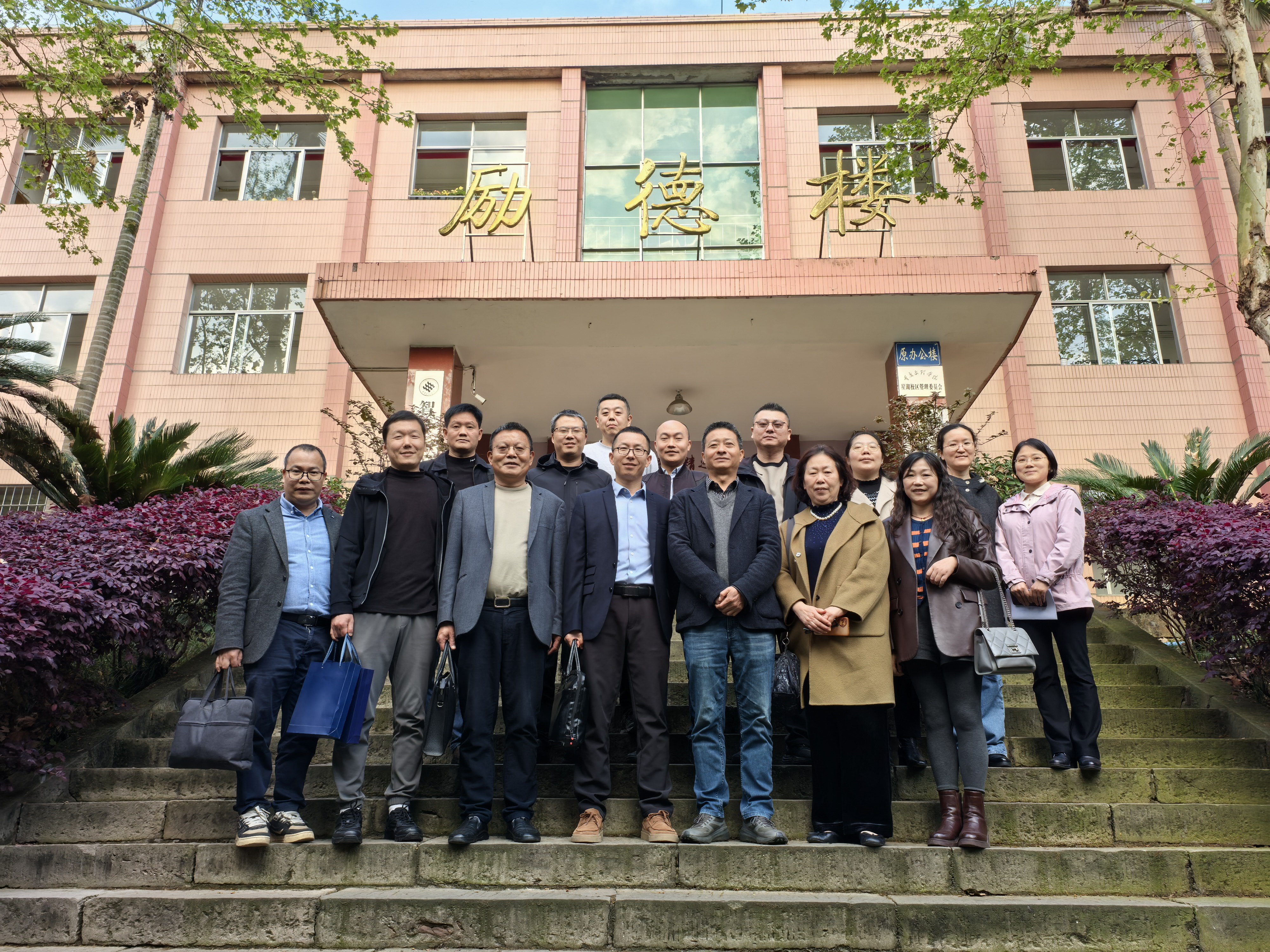 tVhU_1774750427770060771.jpg 合影.jpg